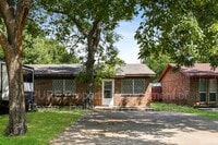 Building Photo - 409 Cousins Ln