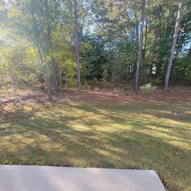 Building Photo - End Unit; 3Br/2.5BA Townhouse