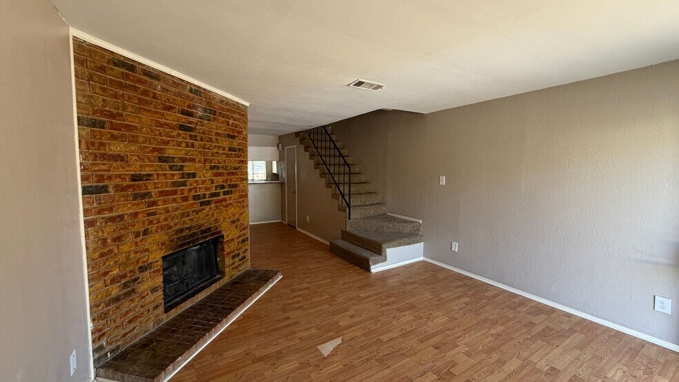 Building Photo - 2132 Aspen Dr