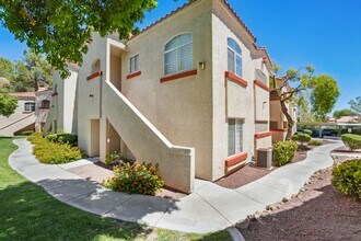 Building Photo - 2-Bedroom Condo in Gated Community!