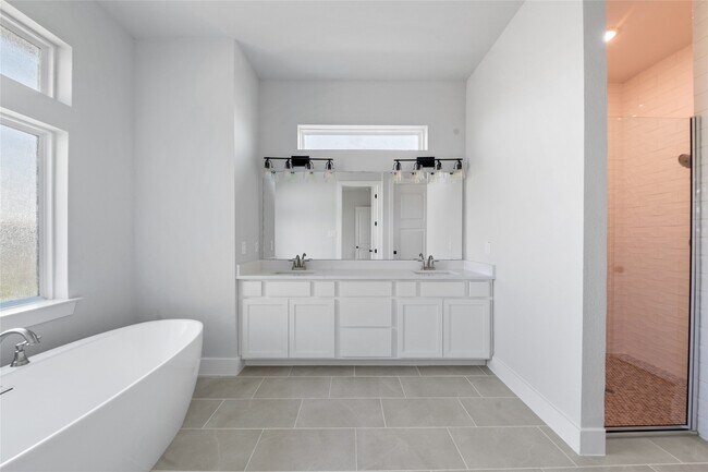 Building Photo - 3511 Palm Crest Dr