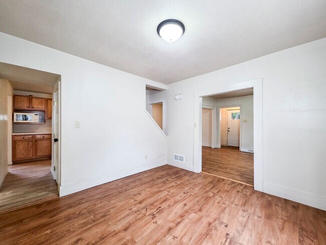 Building Photo - 1208 Koenigstein Ave