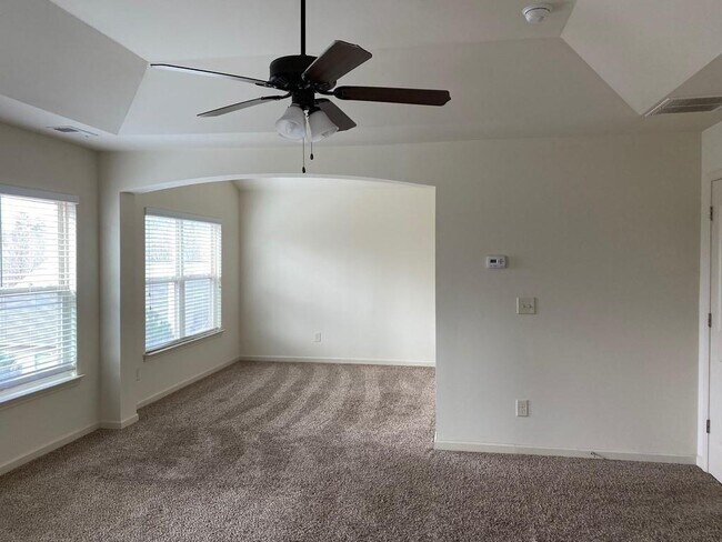 Building Photo - 867 Pine Ln