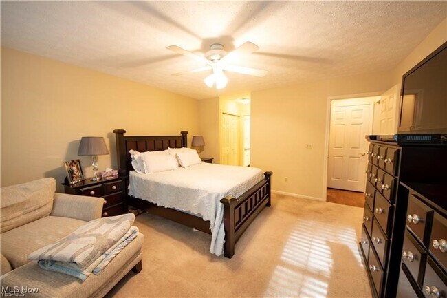 Building Photo - 2042 W Reserve Cir