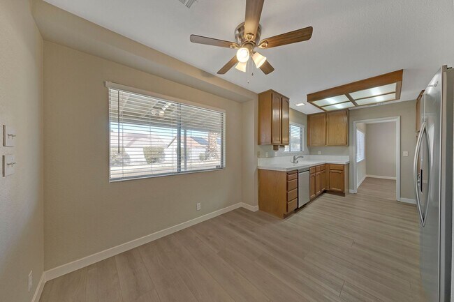 Building Photo - 3158 Laurel Ave