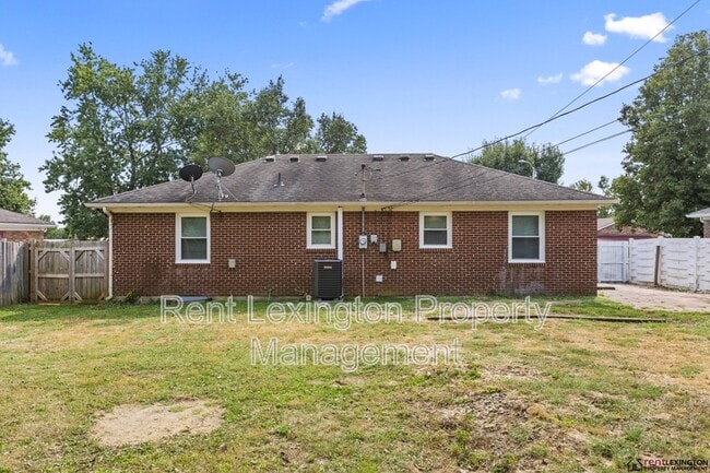 Building Photo - 214 Laurel Ln
