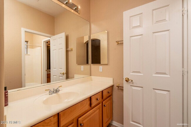 Building Photo - 533 W Desert Flower Ln