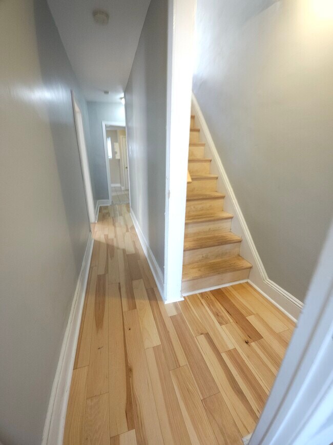 Building Photo - 214 Hermitage St