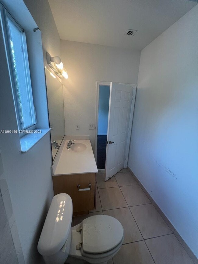 Building Photo - 8706 NW 38th Dr