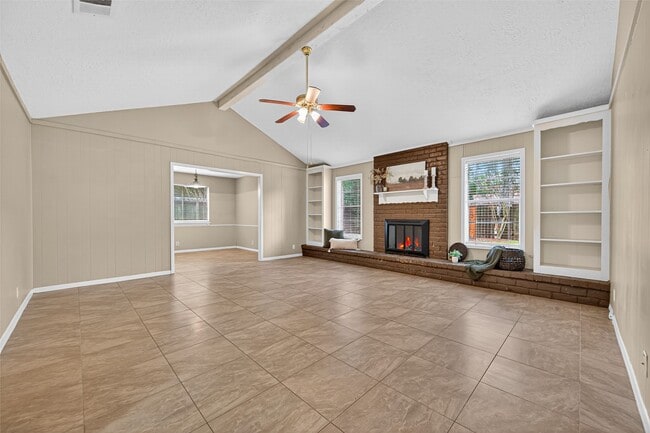 Building Photo - 23919 Farm Hill Dr