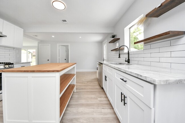 Building Photo - 503 Schilling Ave