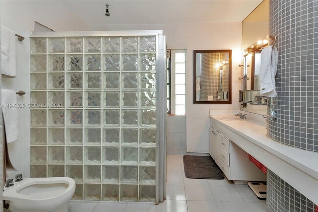 Building Photo - 5845 SW 88th St