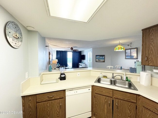 Building Photo - 3115 S Atlantic Ave