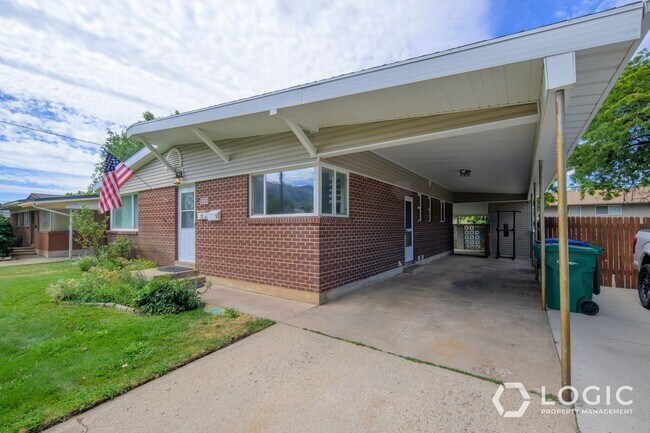 Building Photo - 985 Jackson Ave