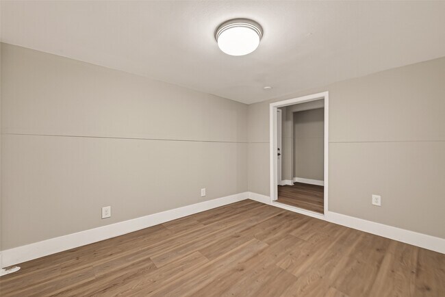 Building Photo - 5833 Southlea St