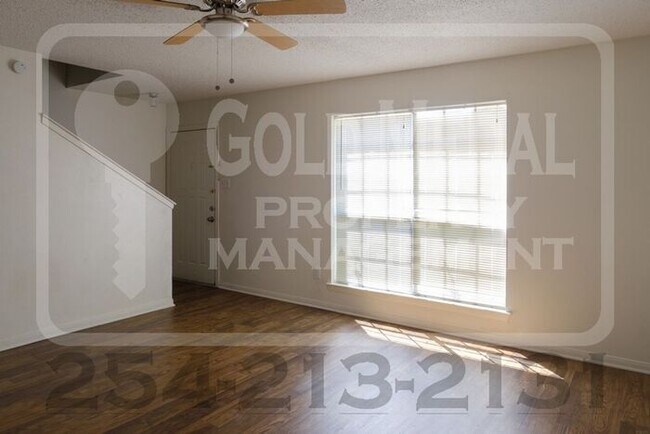 Building Photo - 1803 Cedarhill Dr