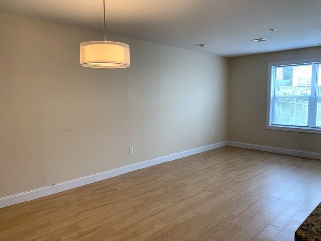 Building Photo - Spacious 3-Bed, 2.5-Bath Townhouse with Fenced Backyard!