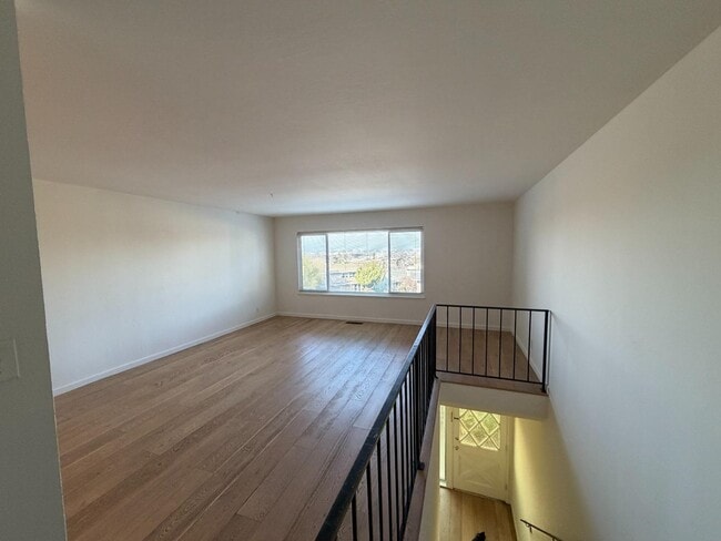 Building Photo - 154 44th Ave