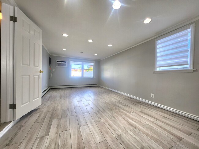 Building Photo - 99 Saddle Ln