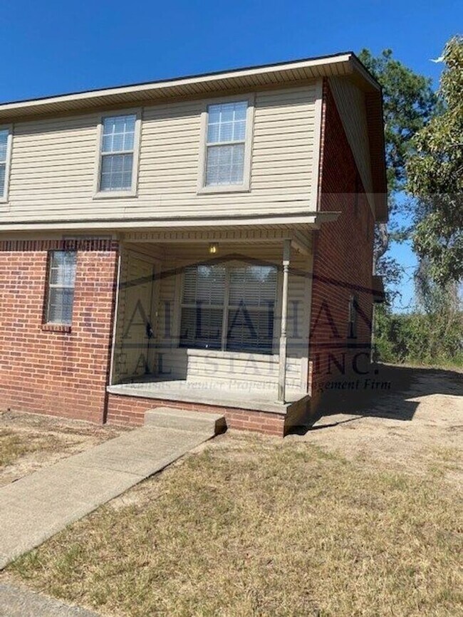 Building Photo - Sherwood 2 Bedroom Townhome
