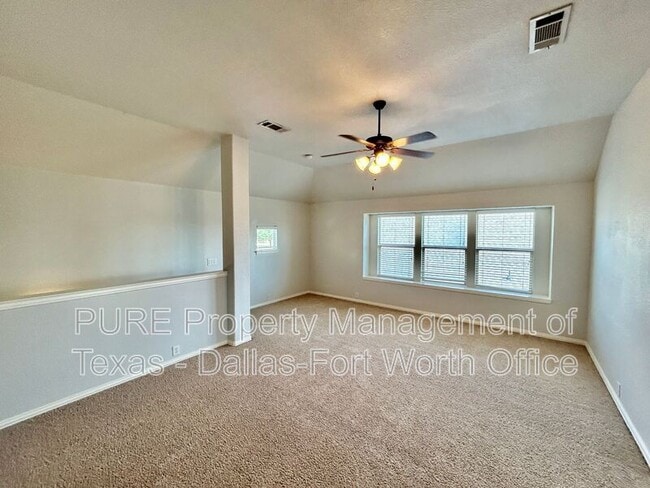 Building Photo - 511 Carnation Ln