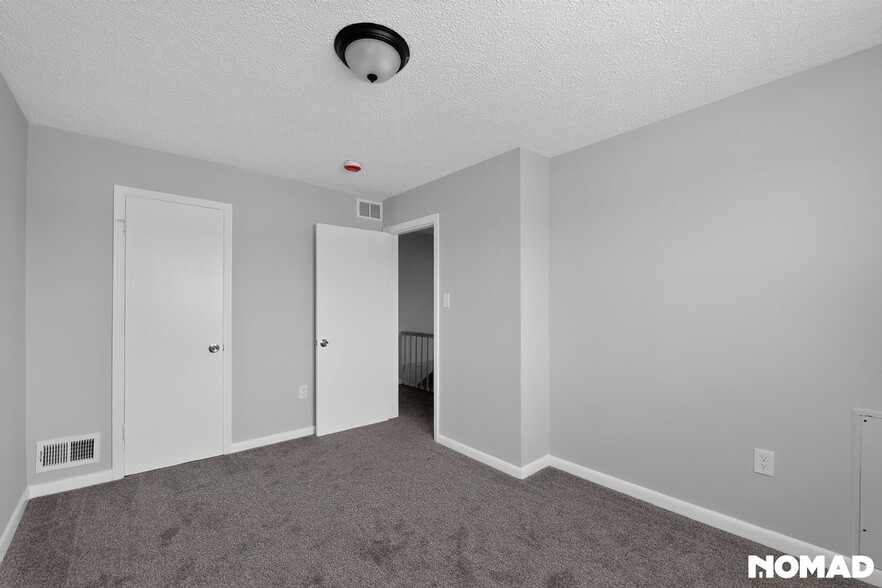Building Photo - 2229 Redthorn Rd