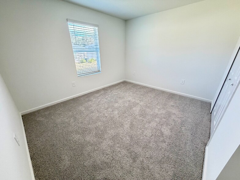 Building Photo - 4212 SW 82nd Ln