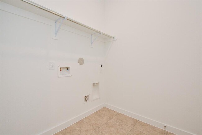 Building Photo - 6551 Scarlet Pond Ln