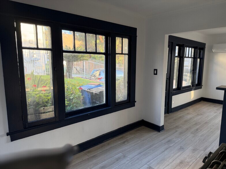 Building Photo - 2113 1/2 Aaron St