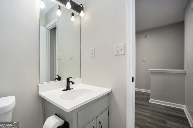 Building Photo - 3027 Spruce Cir