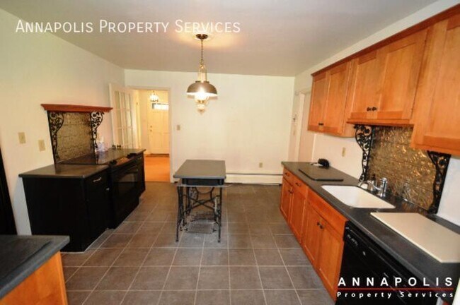 Building Photo - 208 Avondale Cir
