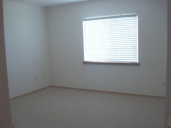 Building Photo - Beautiful 4 Bedroom Home on a Corner Lot i...