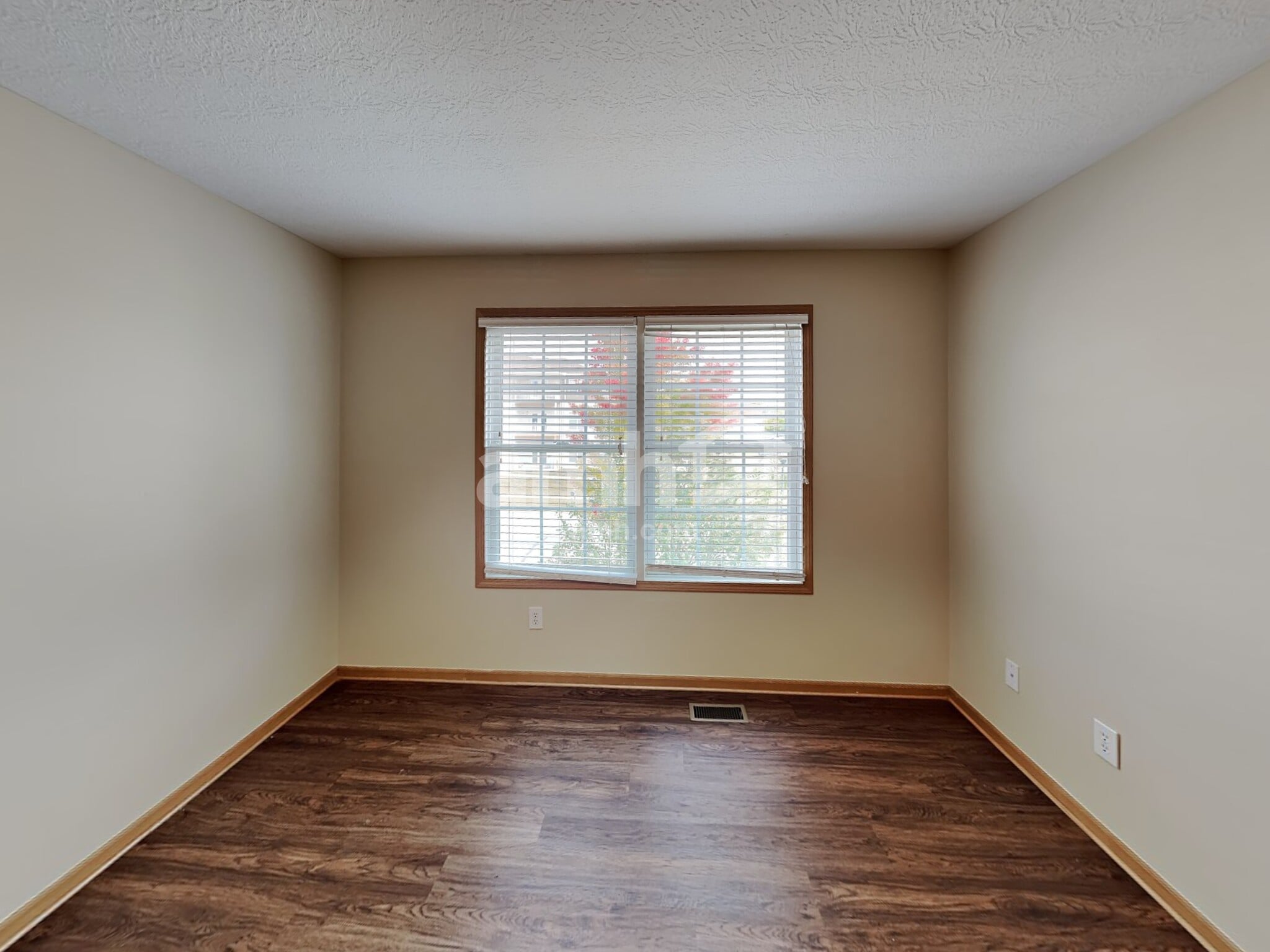 Building Photo - 69 Hutchison St