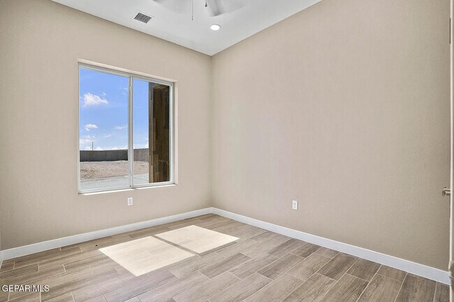 Building Photo - 1031 Vinton Ave