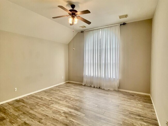 Building Photo - 7807 Highland Glen Dr