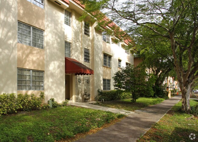 Building Photo - Salzedo Plaza
