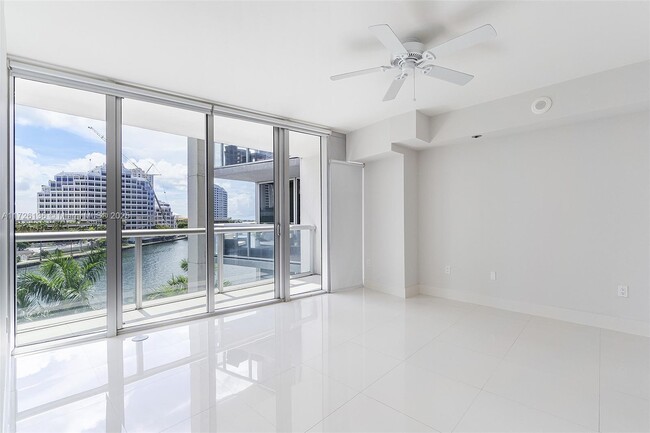 Building Photo - 495 Brickell Ave