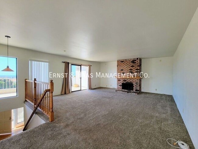Building Photo - 2755 E Hill St