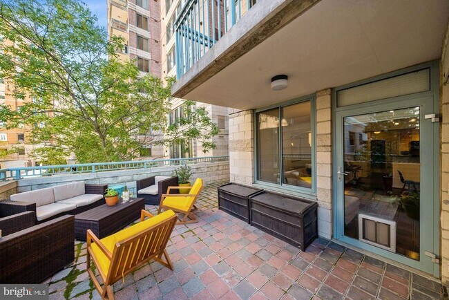 Building Photo - 851 N Glebe Rd