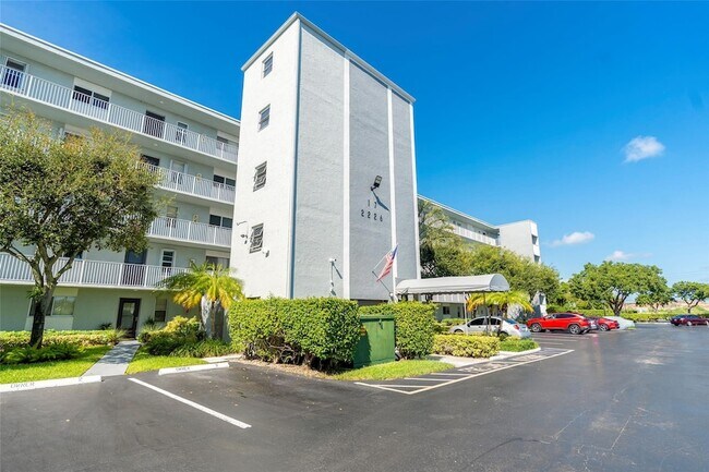 Building Photo - 2226 N Cypress Bend Dr