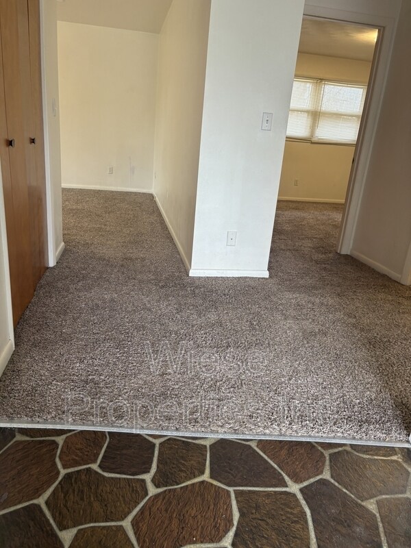 Building Photo - 408 Amherst Dr