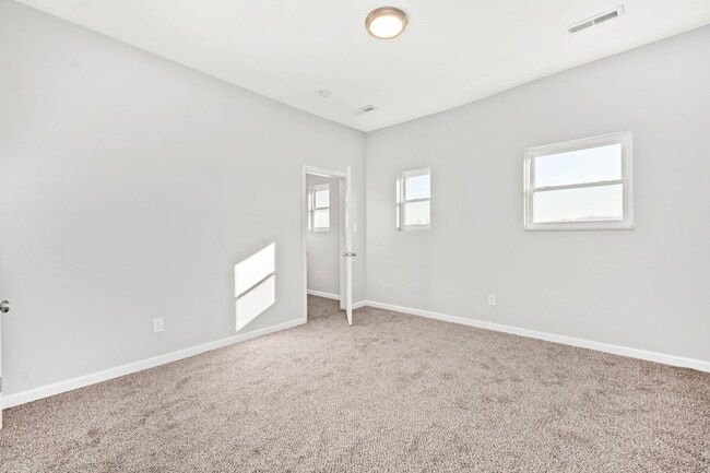 Building Photo - Stunning 4 bedroom home in Pittsburgh avai...
