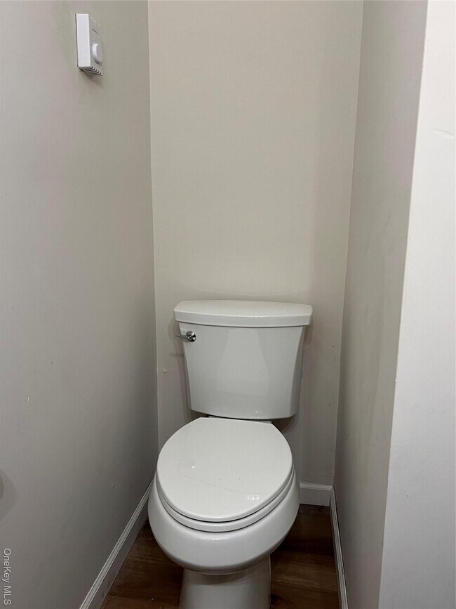 Building Photo - 188 River Rd