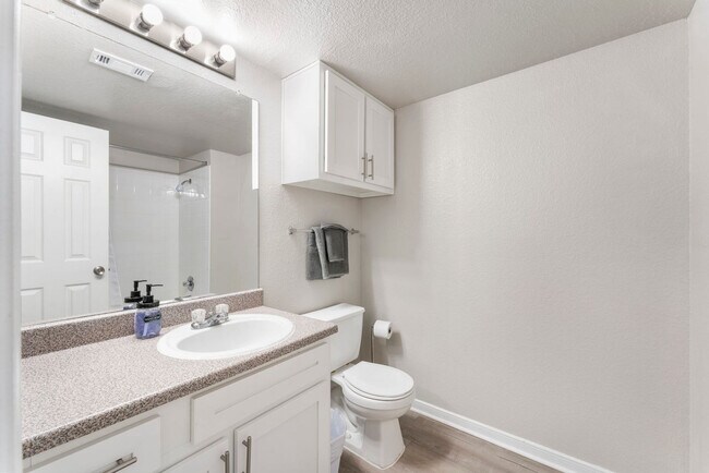 Building Photo - 1301 Crossing Pl