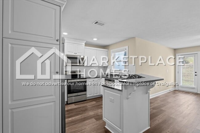 Building Photo - 712 Chatsworth Wy