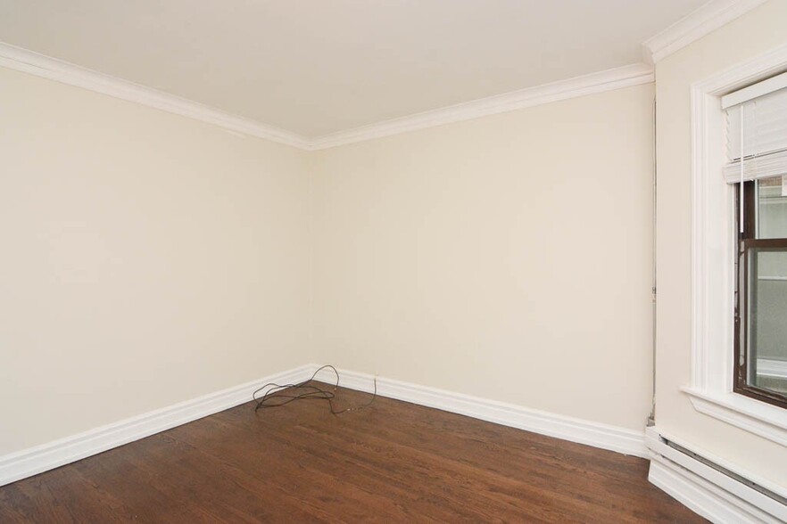 Building Photo - 2131 W Giddings St