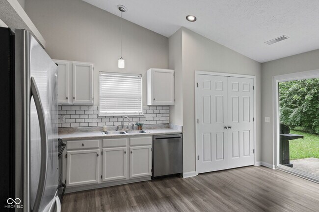 Building Photo - 6815 Cherry Laurel Ln