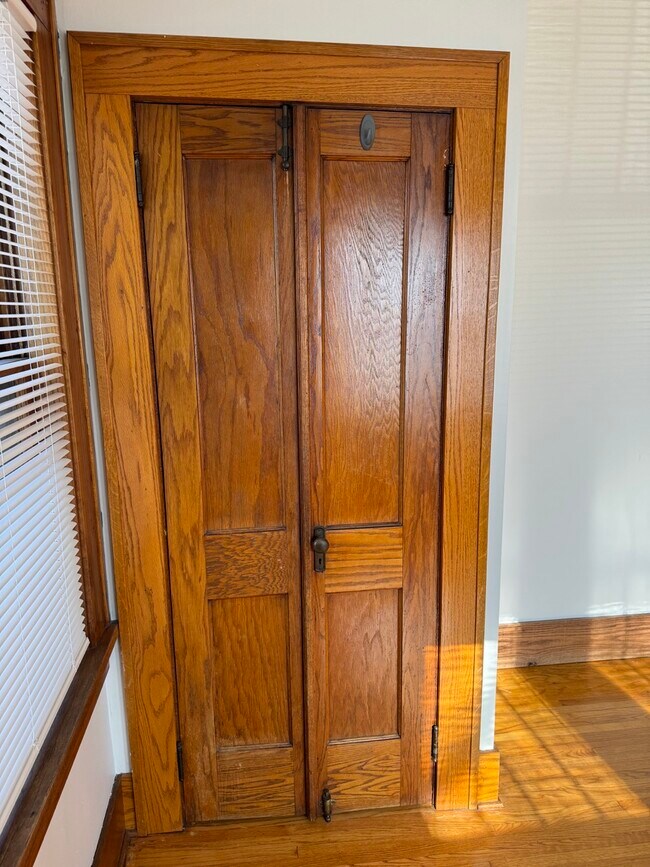 Building Photo - 1002 B St