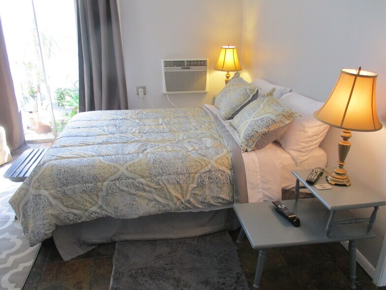 Building Photo - 3450 Effie St