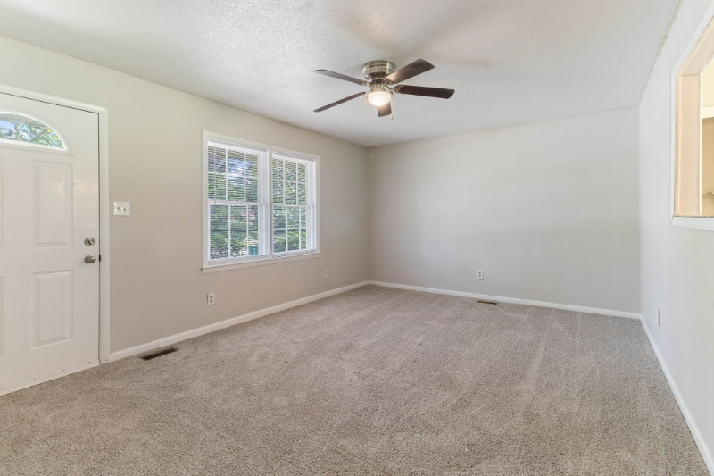 Building Photo - 6118 Lexington Dr